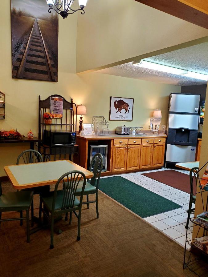 Bison Plains Lodge Moorhead Extérieur photo