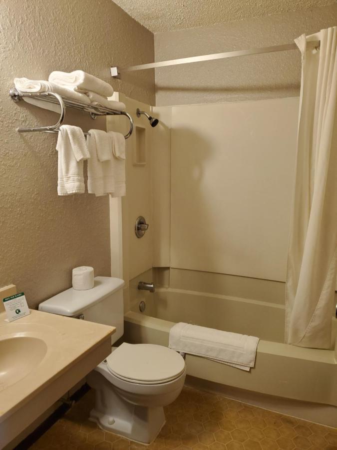 Bison Plains Lodge Moorhead Extérieur photo