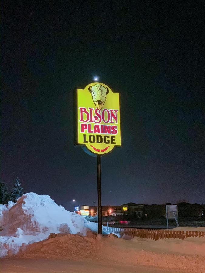 Bison Plains Lodge Moorhead Extérieur photo